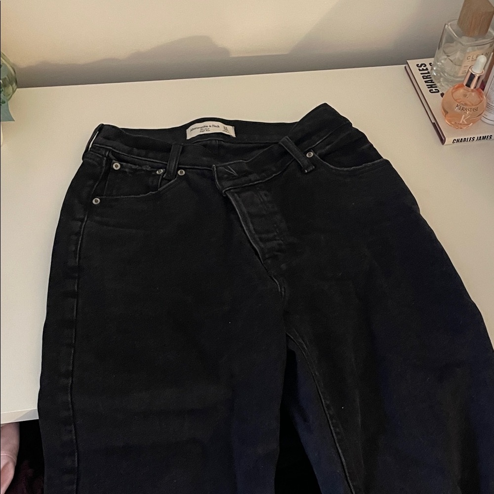 Abercrombie & Fitch Black The Dad high rise cris cross Jeans